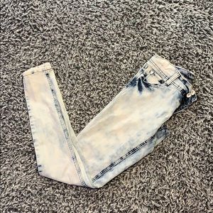5/$25!! Lovesick skinny jeans
